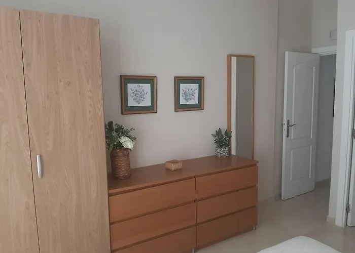 Frente A La Playa.solo Cruzar La Calle * Estepona