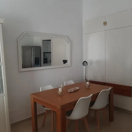 Frente A La Playa.solo Cruzar La Calle Estepona